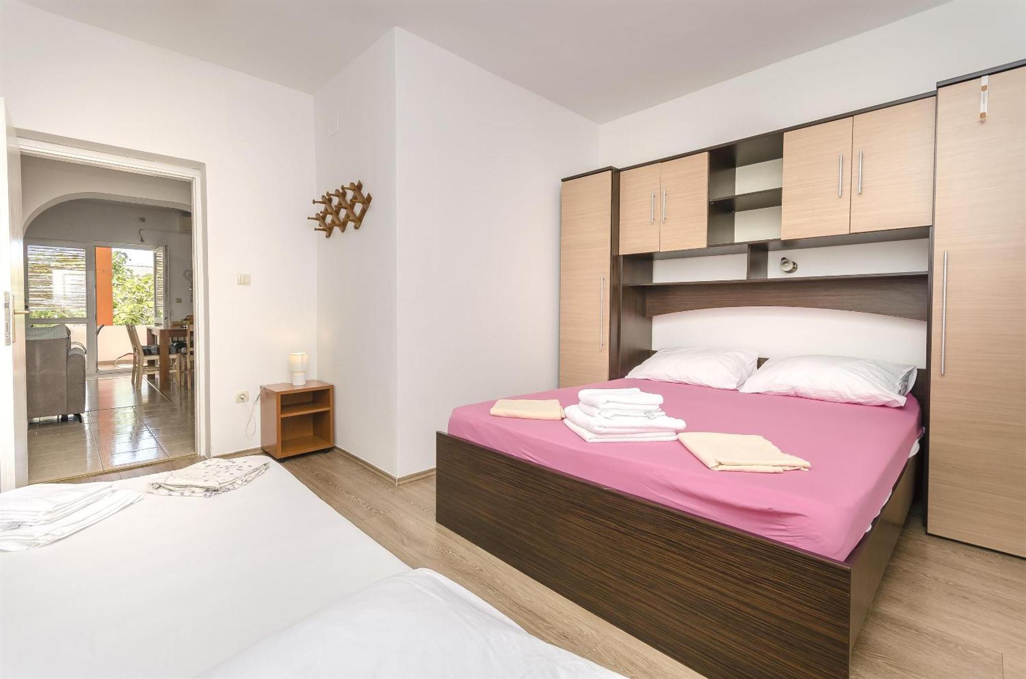 Apartments Sanja ตรีบูนย์ ภายนอก รูปภาพ