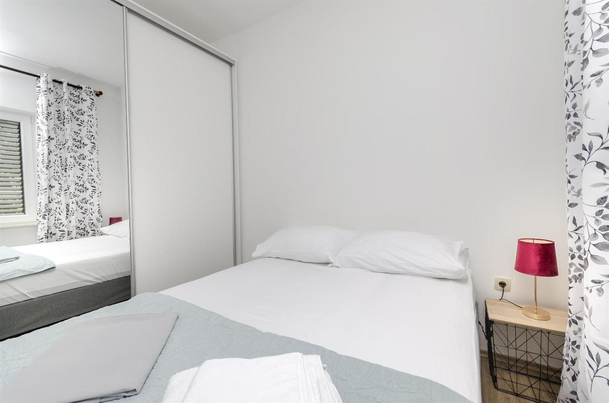Apartments Sanja ตรีบูนย์ ภายนอก รูปภาพ