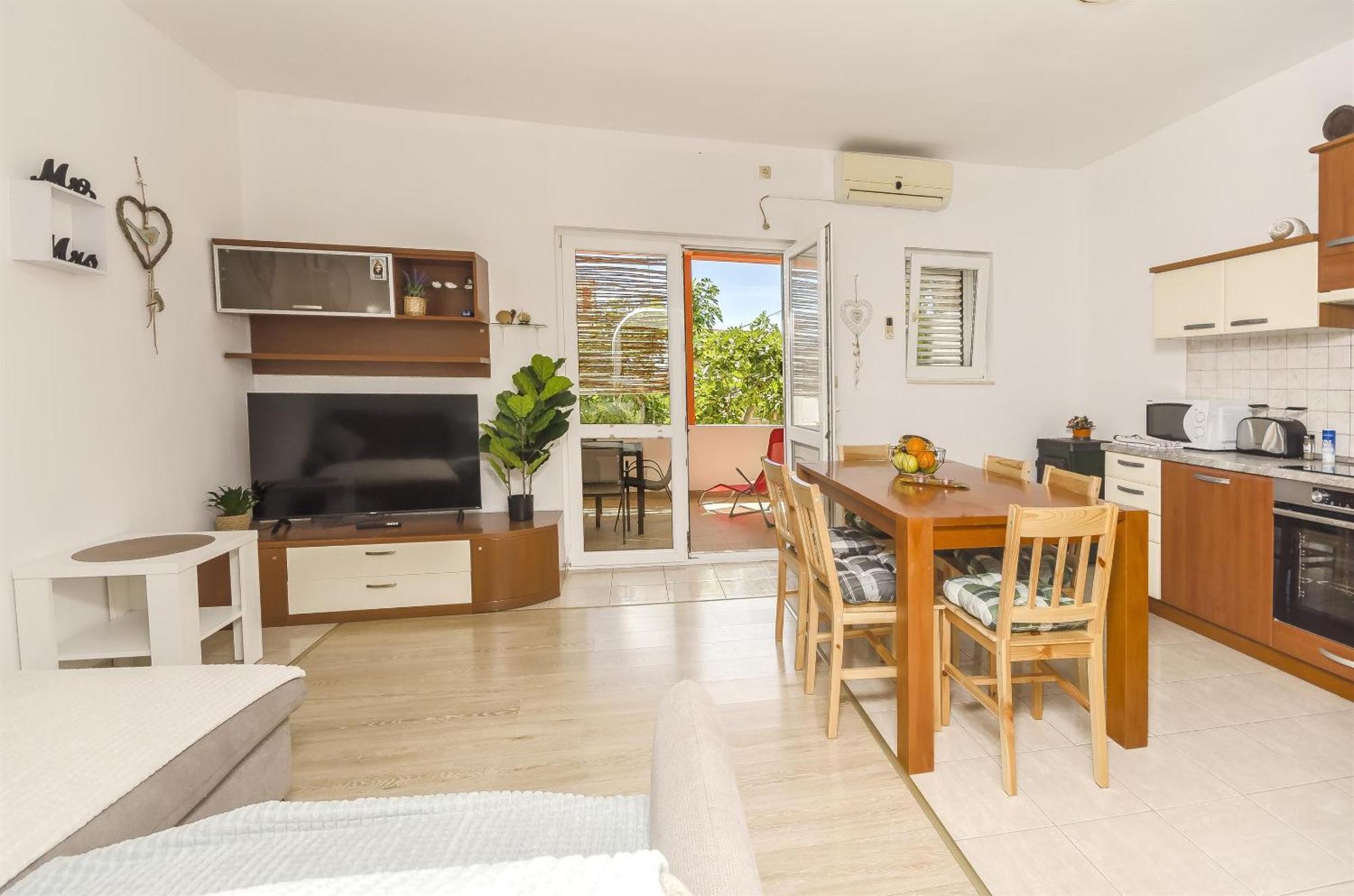 Apartments Sanja ตรีบูนย์ ภายนอก รูปภาพ