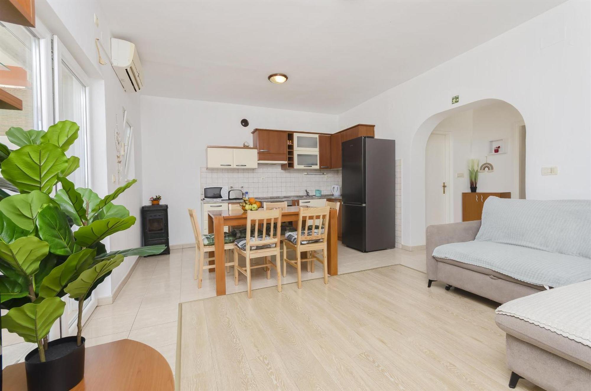 Apartments Sanja ตรีบูนย์ ภายนอก รูปภาพ