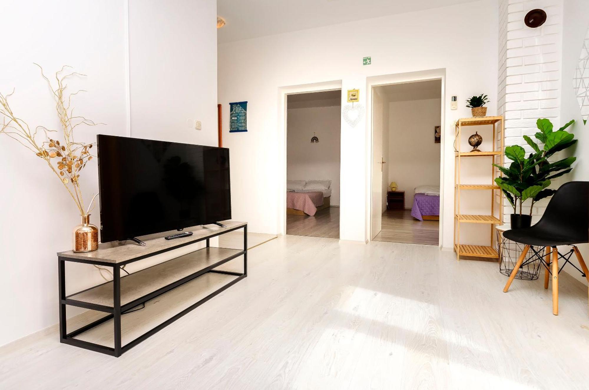 Apartments Sanja ตรีบูนย์ ภายนอก รูปภาพ