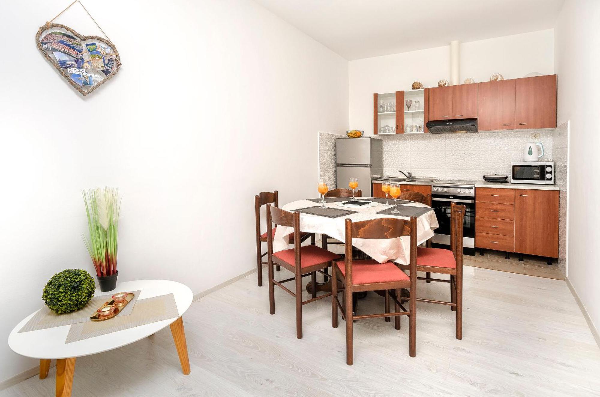 Apartments Sanja ตรีบูนย์ ภายนอก รูปภาพ