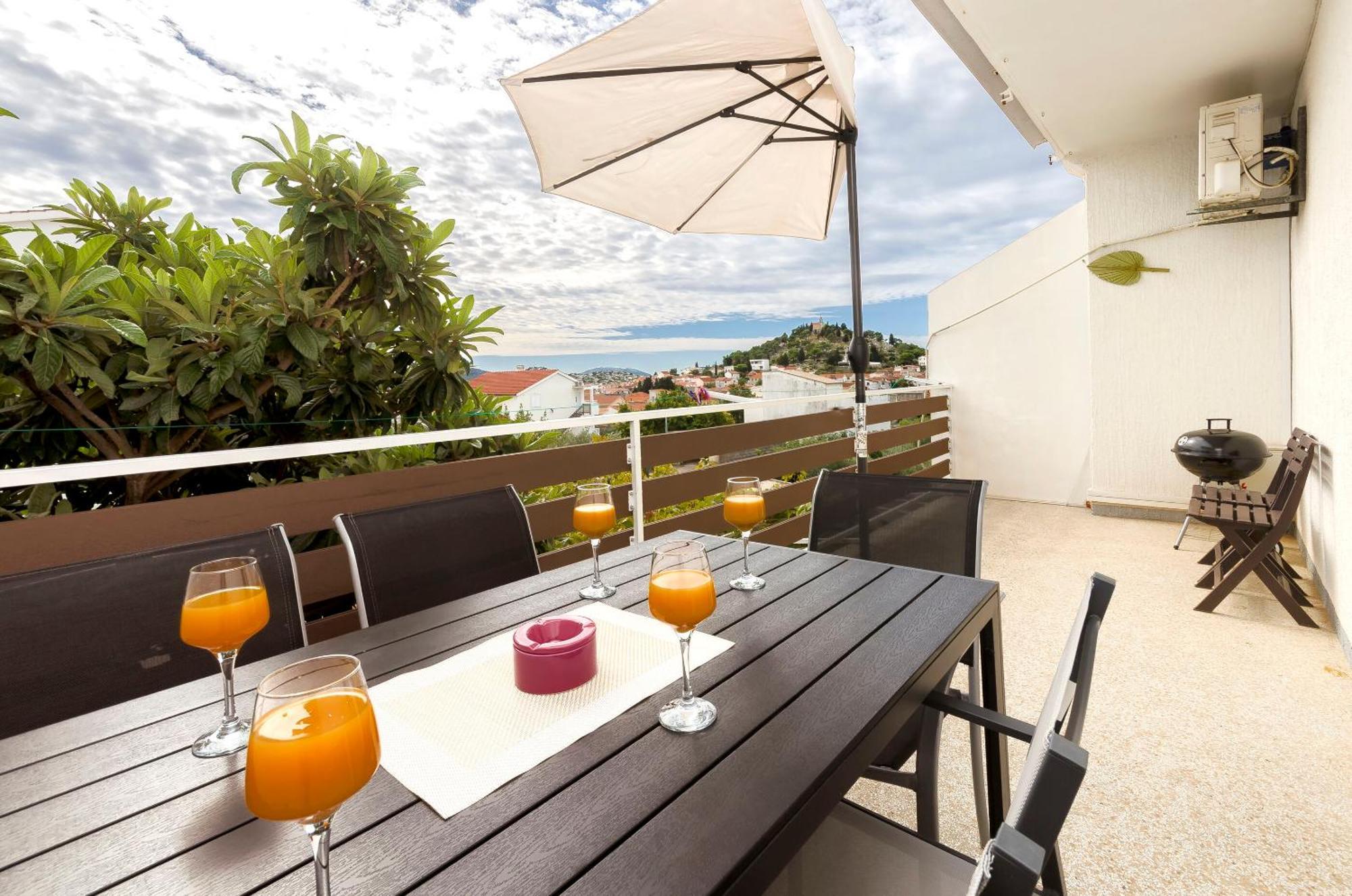 Apartments Sanja ตรีบูนย์ ภายนอก รูปภาพ